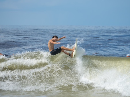 20240912-Surfing-North-Jetty