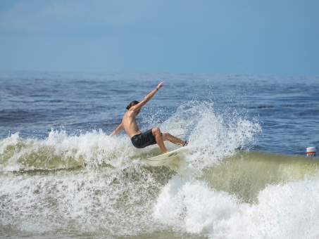 20240912-Surfing-North-Jetty