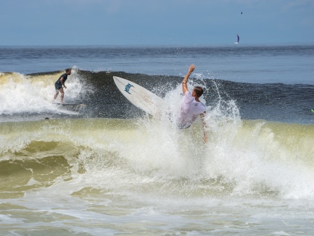 20240912-Surfing-North-Jetty