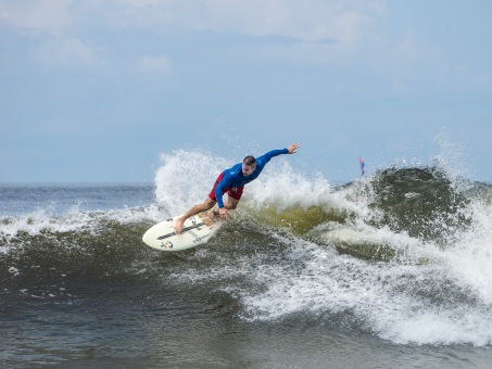 20240912-Surfing-North-Jetty